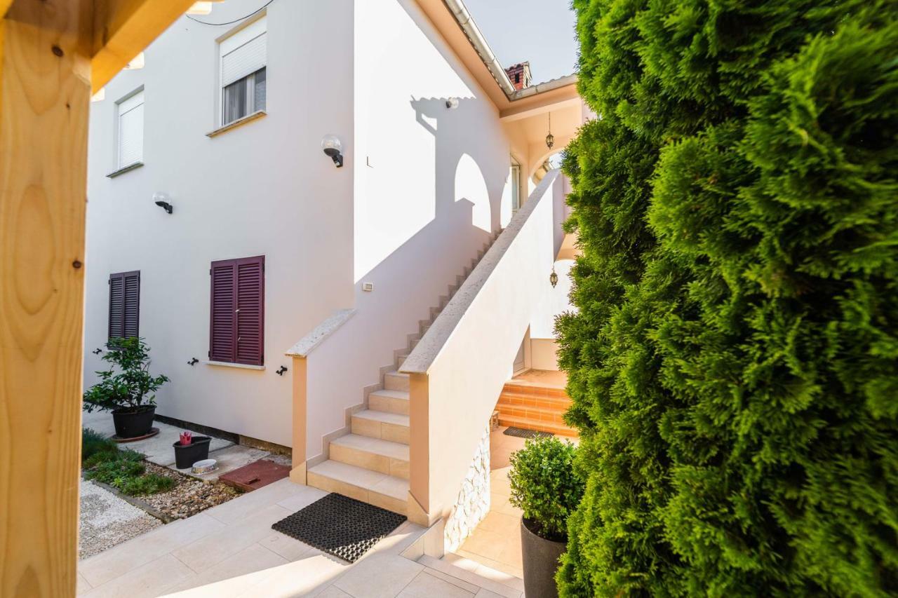 Apartman Debora Sa Privatnim Bazenom بولا المظهر الخارجي الصورة